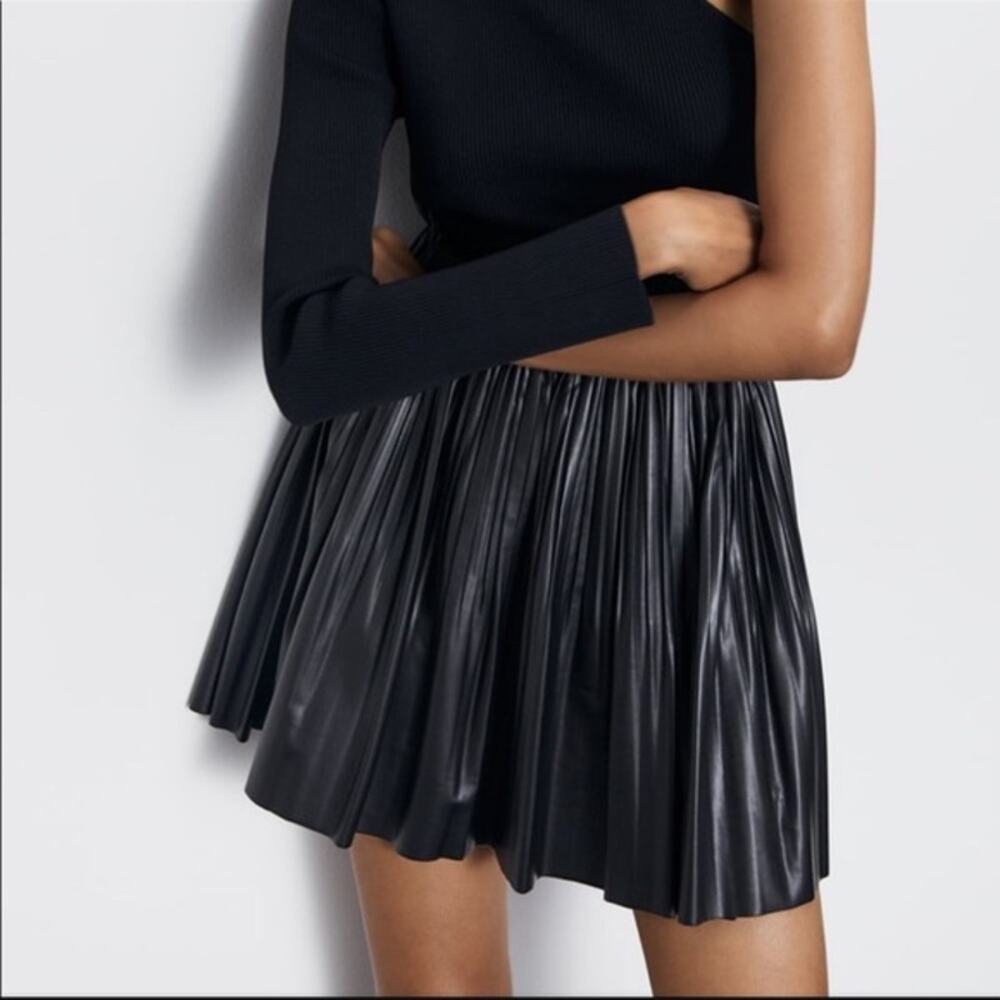 Zara Faux Leather Pleated Skirt/Skort Size L Wide Waistband